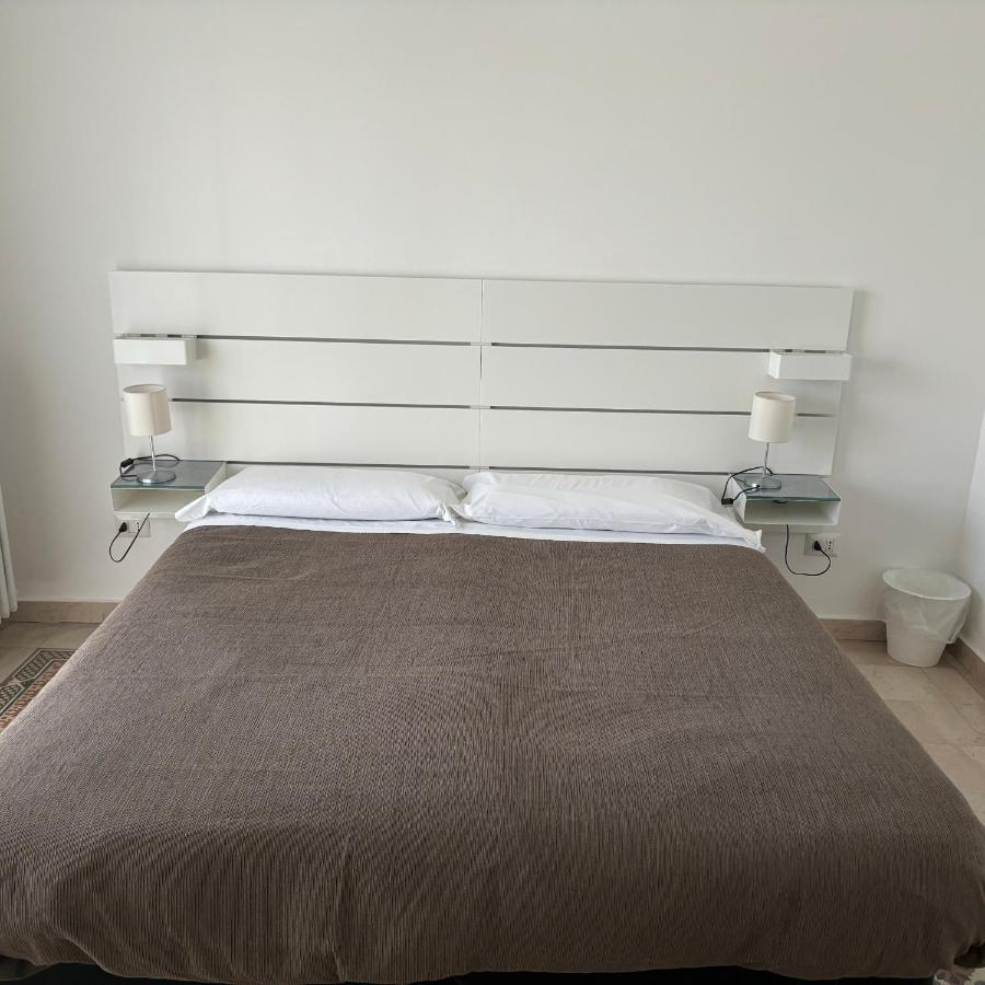 Room & Parking In Centro Citta Con Parcheggio Privato E Wifi โปเตนซา ภายนอก รูปภาพ