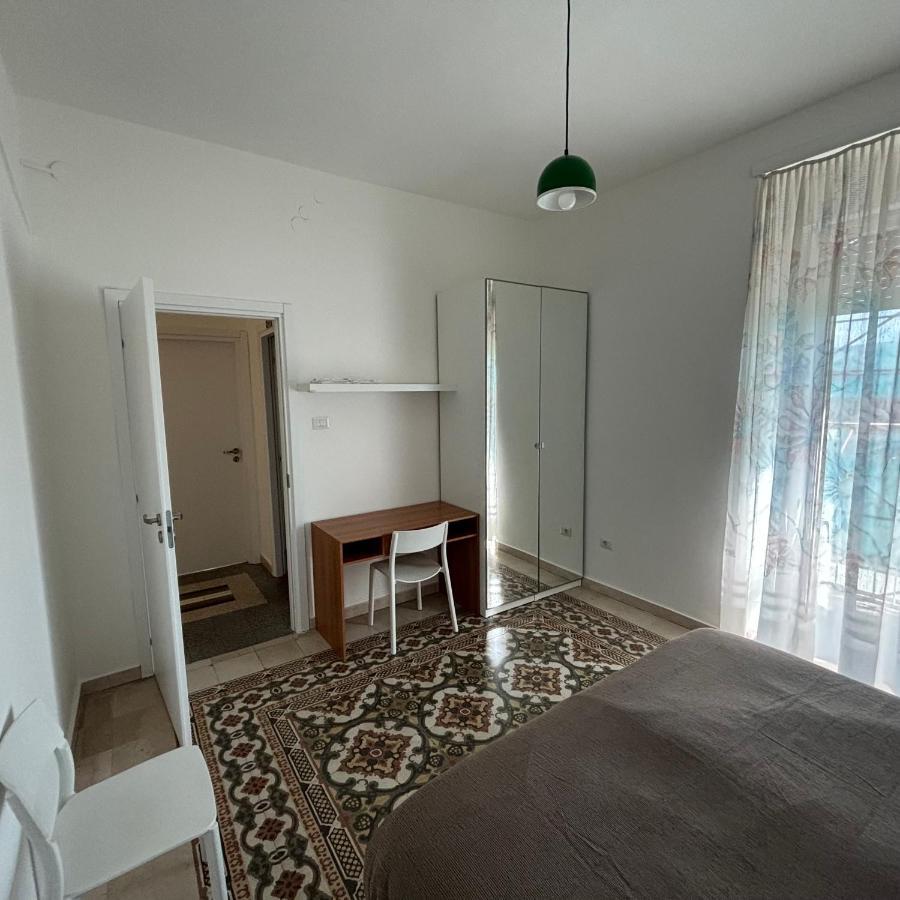 Room & Parking In Centro Citta Con Parcheggio Privato E Wifi โปเตนซา ภายนอก รูปภาพ