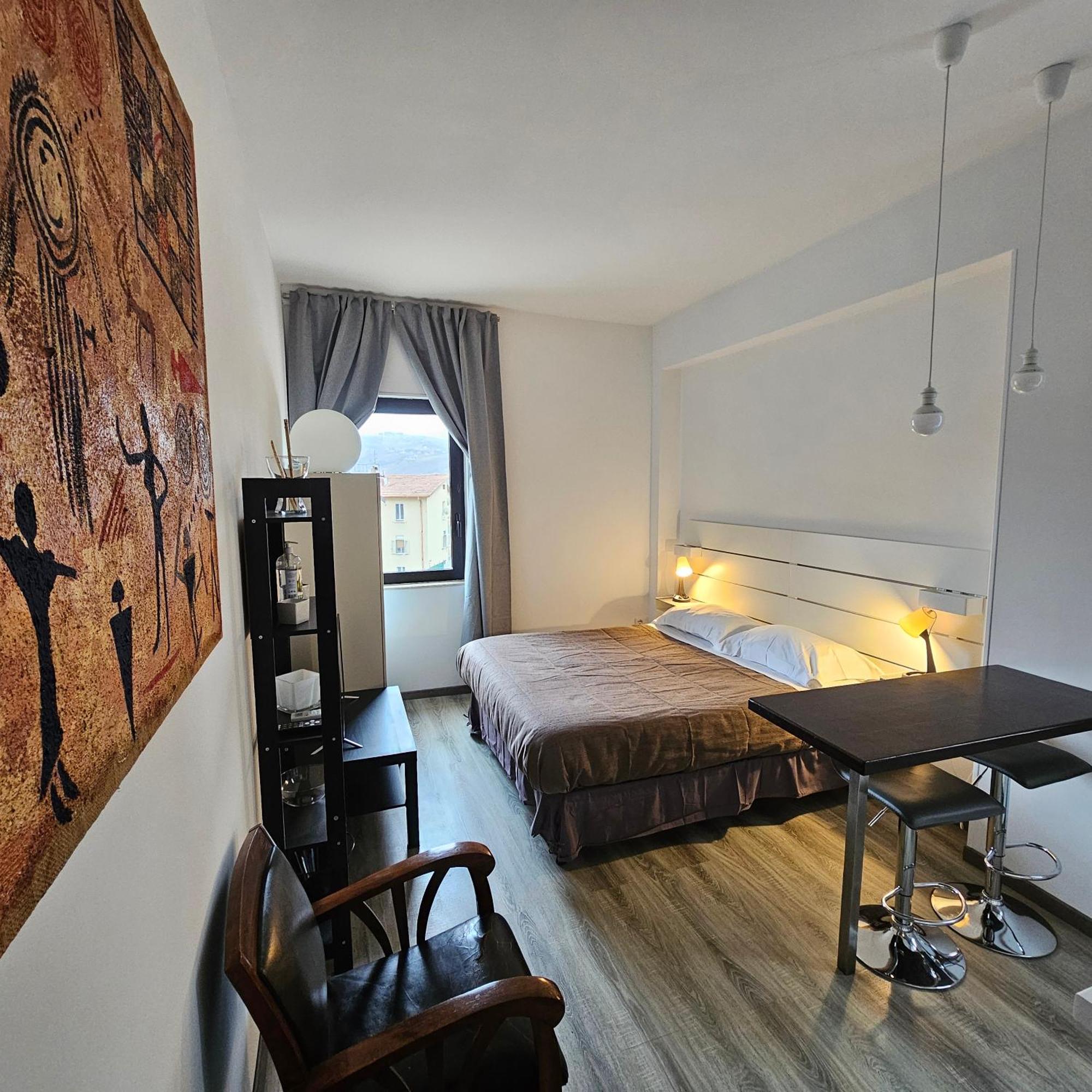 Room & Parking In Centro Citta Con Parcheggio Privato E Wifi โปเตนซา ภายนอก รูปภาพ