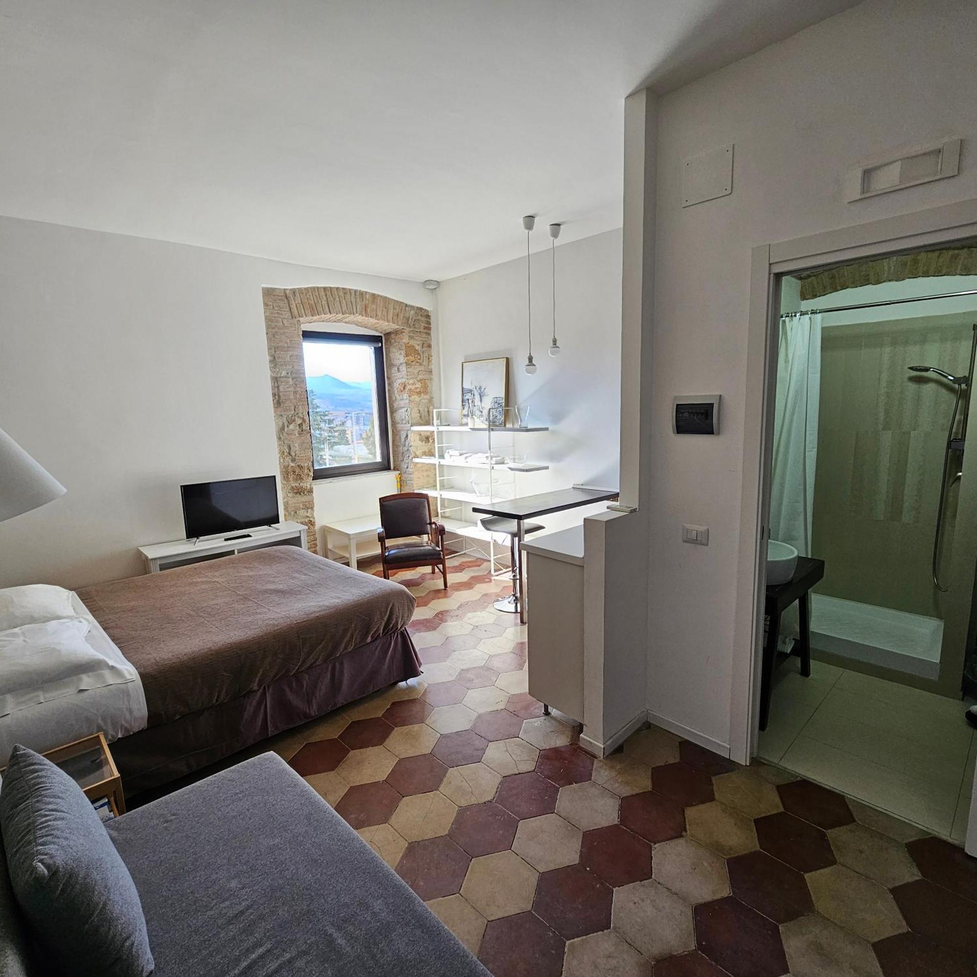 Room & Parking In Centro Citta Con Parcheggio Privato E Wifi โปเตนซา ภายนอก รูปภาพ