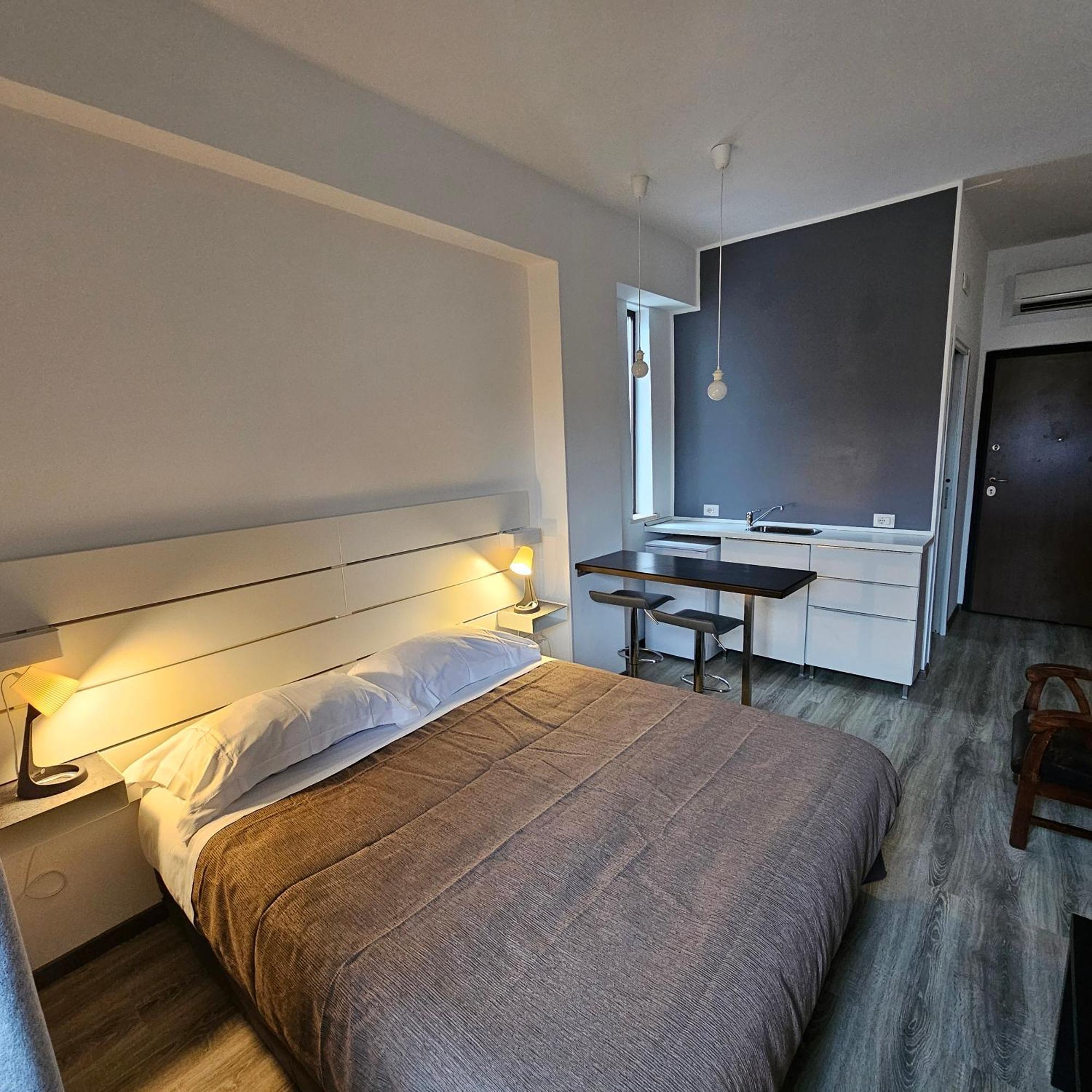 Room & Parking In Centro Citta Con Parcheggio Privato E Wifi โปเตนซา ภายนอก รูปภาพ
