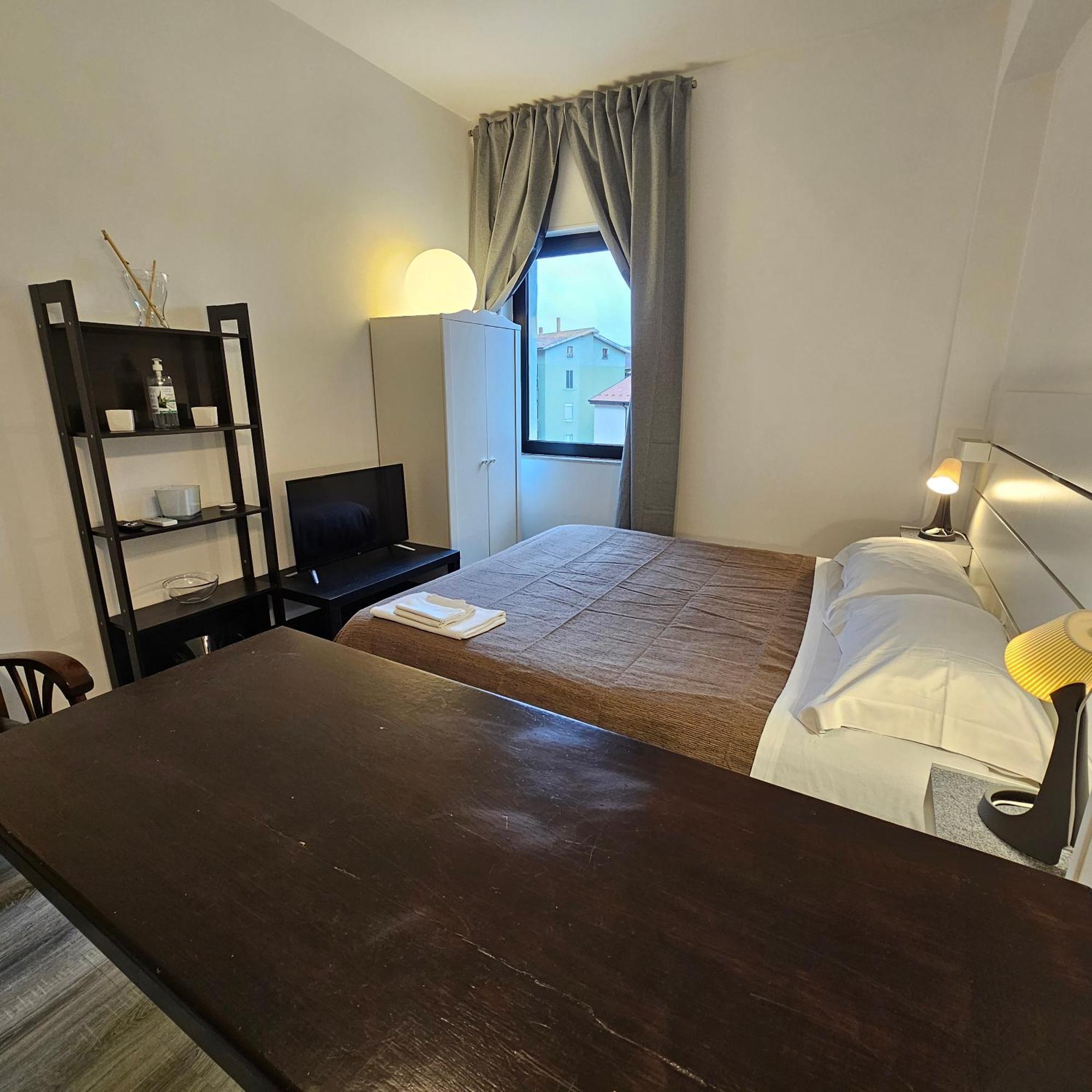 Room & Parking In Centro Citta Con Parcheggio Privato E Wifi โปเตนซา ภายนอก รูปภาพ
