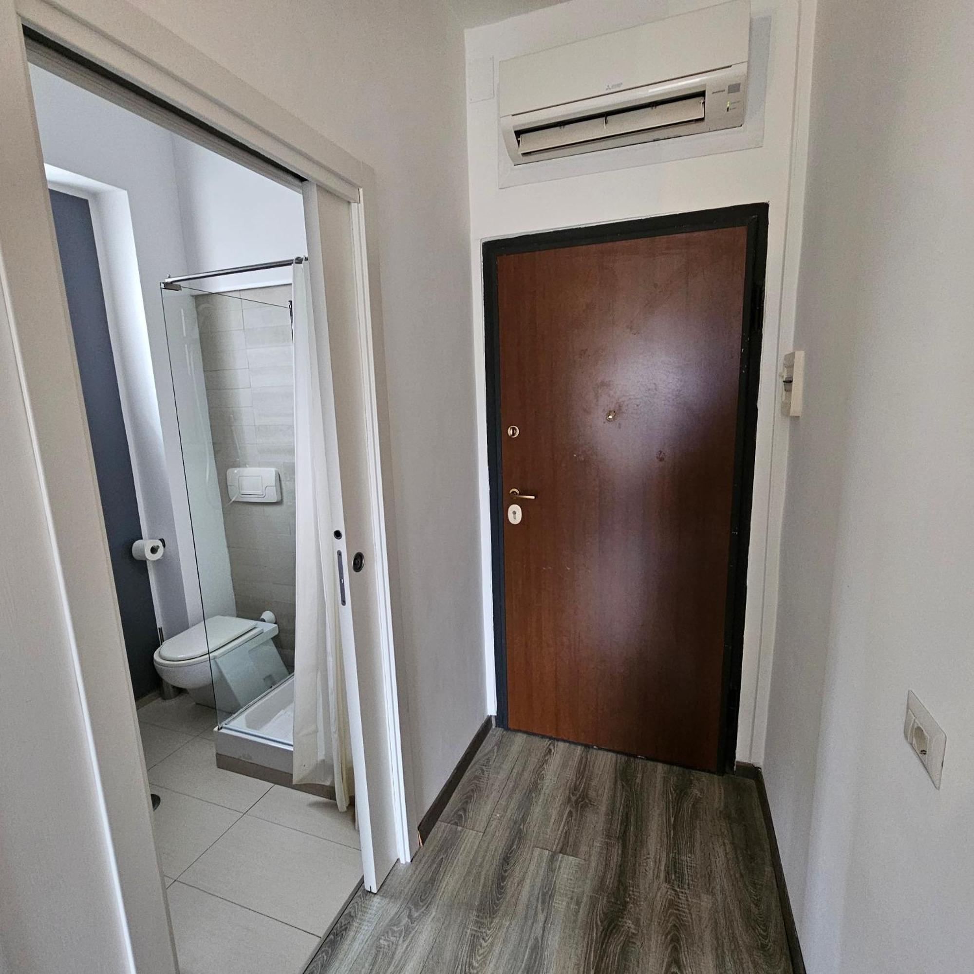 Room & Parking In Centro Citta Con Parcheggio Privato E Wifi โปเตนซา ภายนอก รูปภาพ