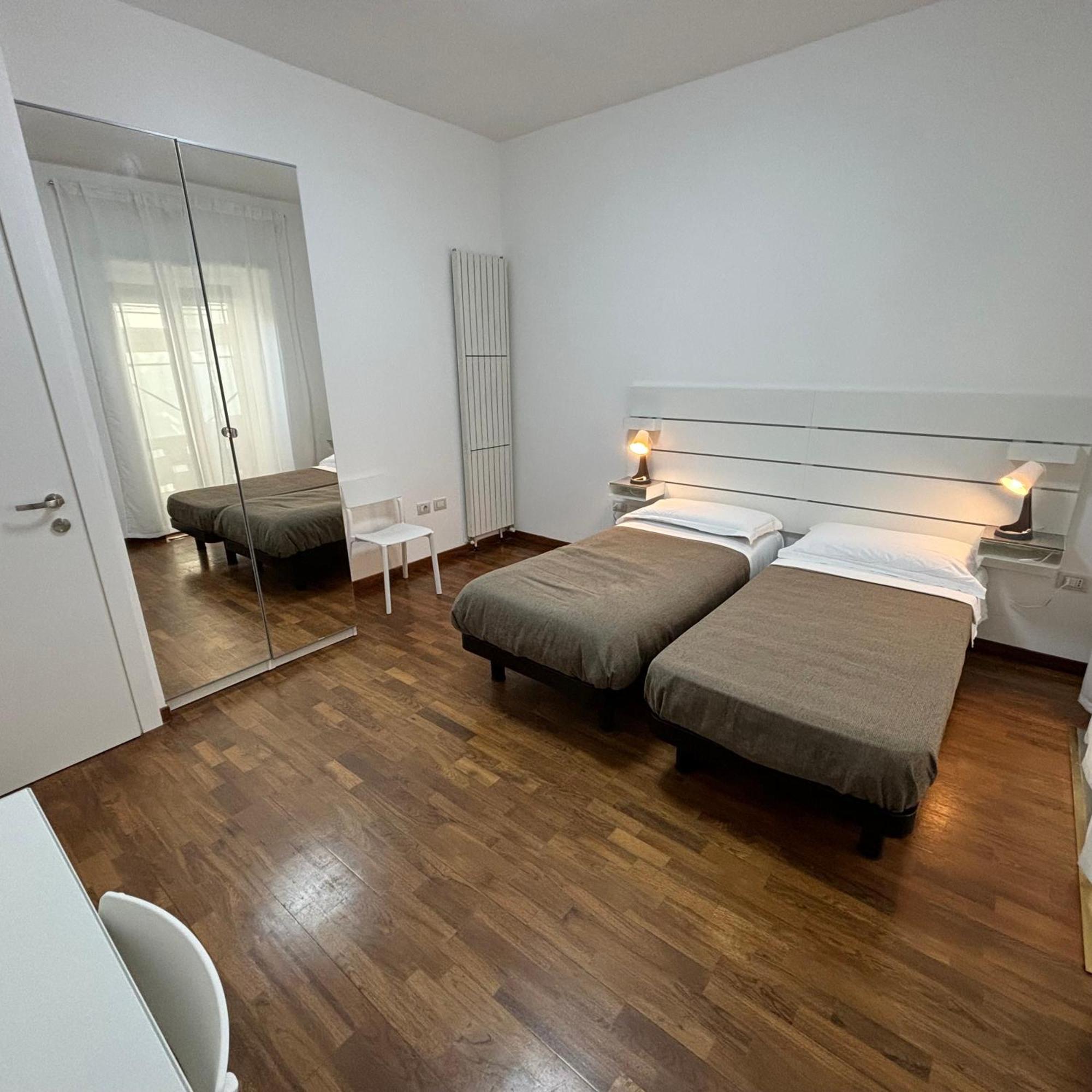 Room & Parking In Centro Citta Con Parcheggio Privato E Wifi โปเตนซา ภายนอก รูปภาพ