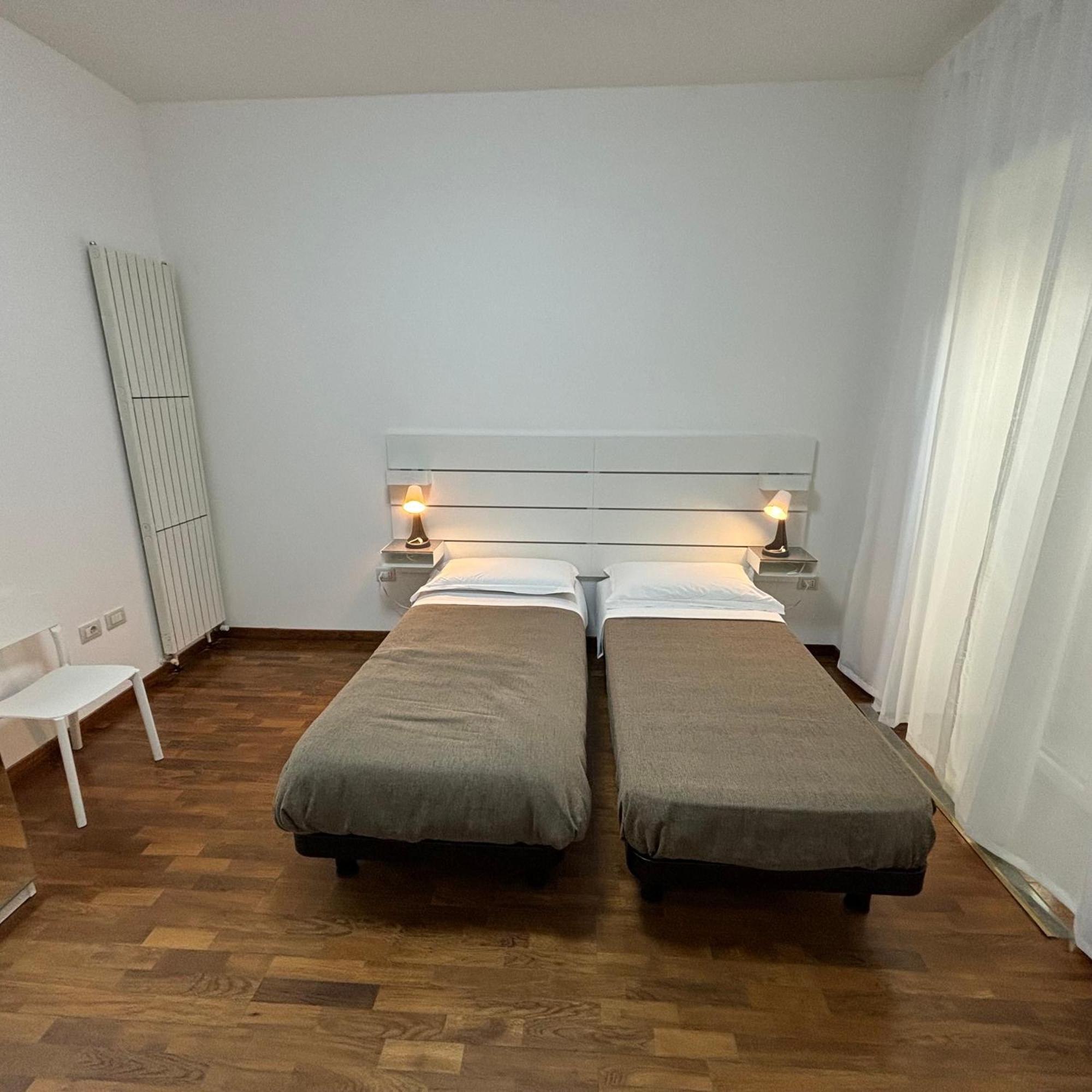 Room & Parking In Centro Citta Con Parcheggio Privato E Wifi โปเตนซา ภายนอก รูปภาพ