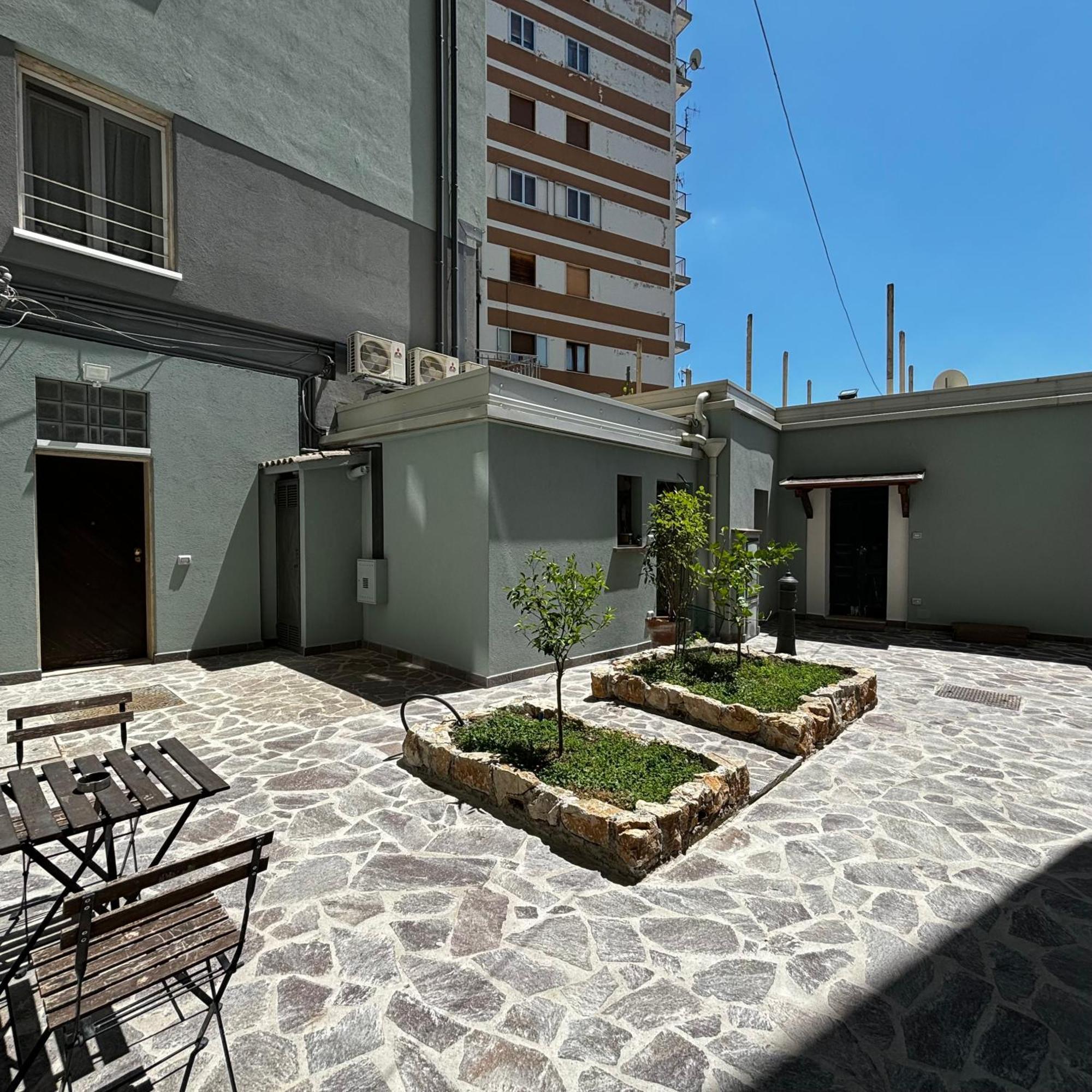 Room & Parking In Centro Citta Con Parcheggio Privato E Wifi โปเตนซา ภายนอก รูปภาพ