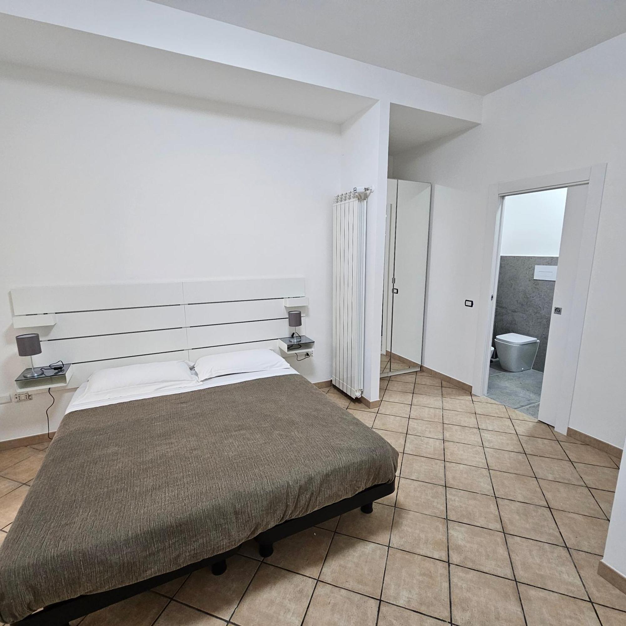 Room & Parking In Centro Citta Con Parcheggio Privato E Wifi โปเตนซา ห้อง รูปภาพ