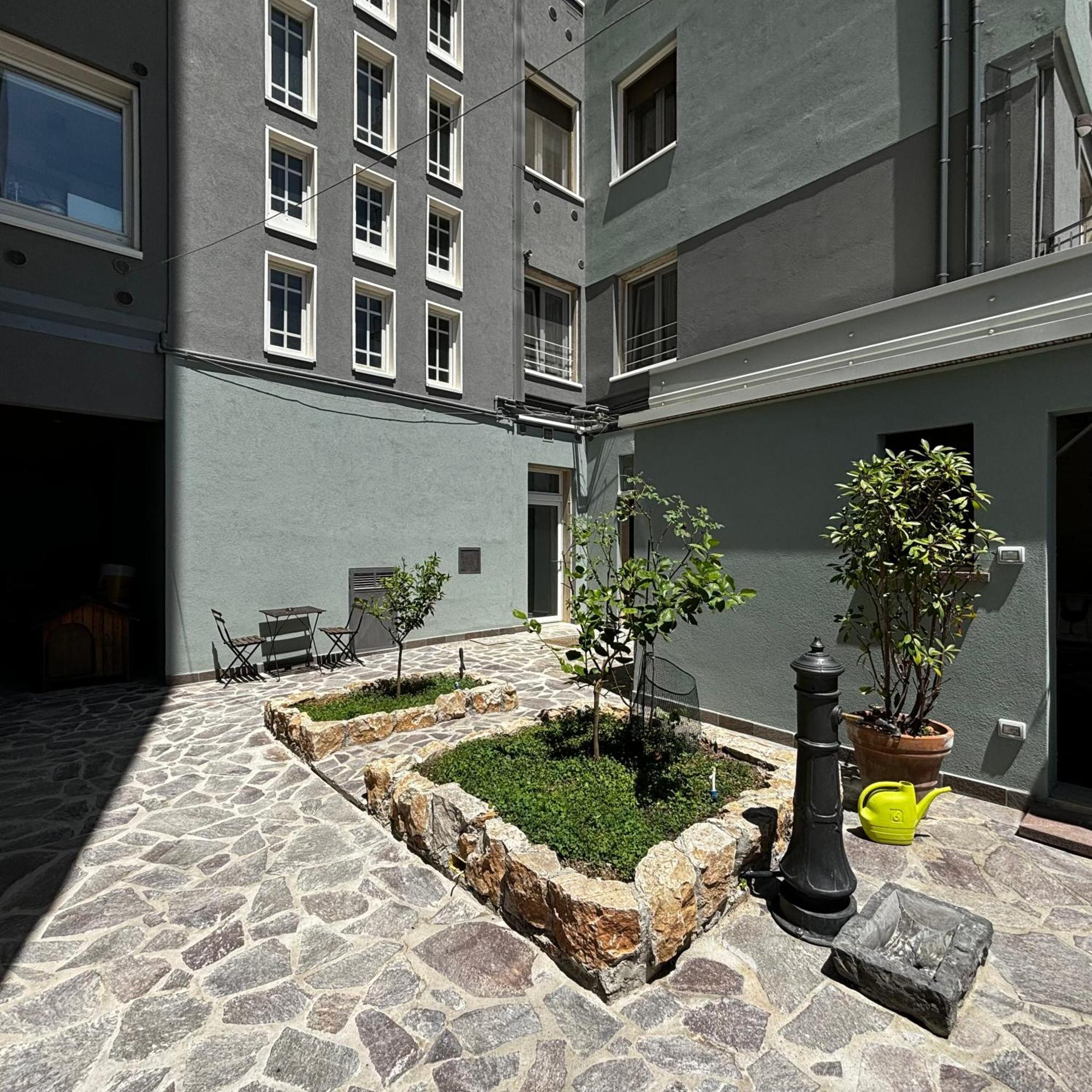 Room & Parking In Centro Citta Con Parcheggio Privato E Wifi โปเตนซา ภายนอก รูปภาพ