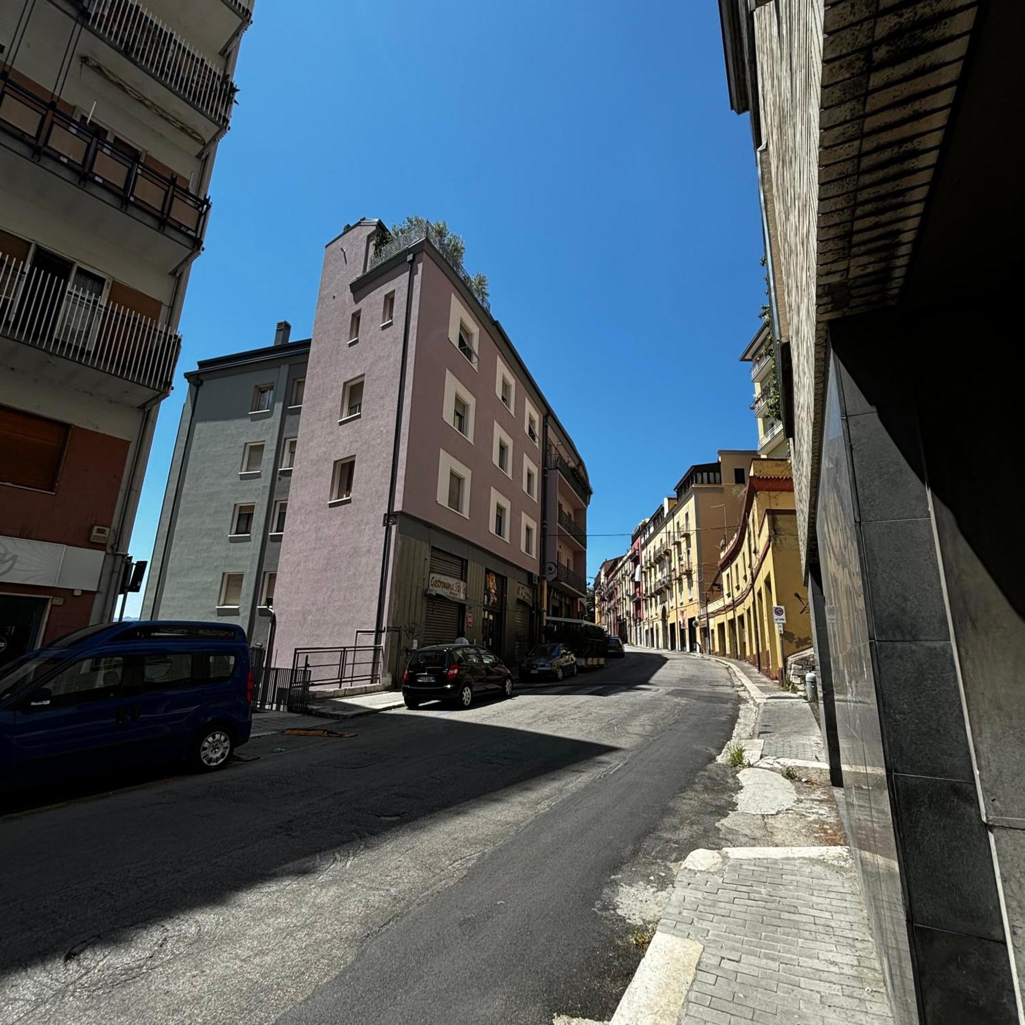 Room & Parking In Centro Citta Con Parcheggio Privato E Wifi โปเตนซา ภายนอก รูปภาพ